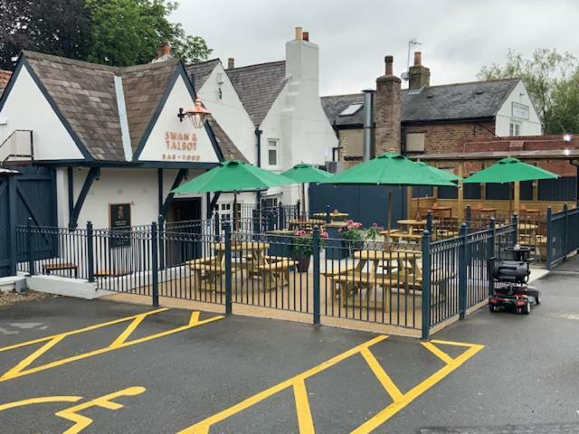 וות'רבי Swan & Talbot Inn מראה חיצוני תמונה